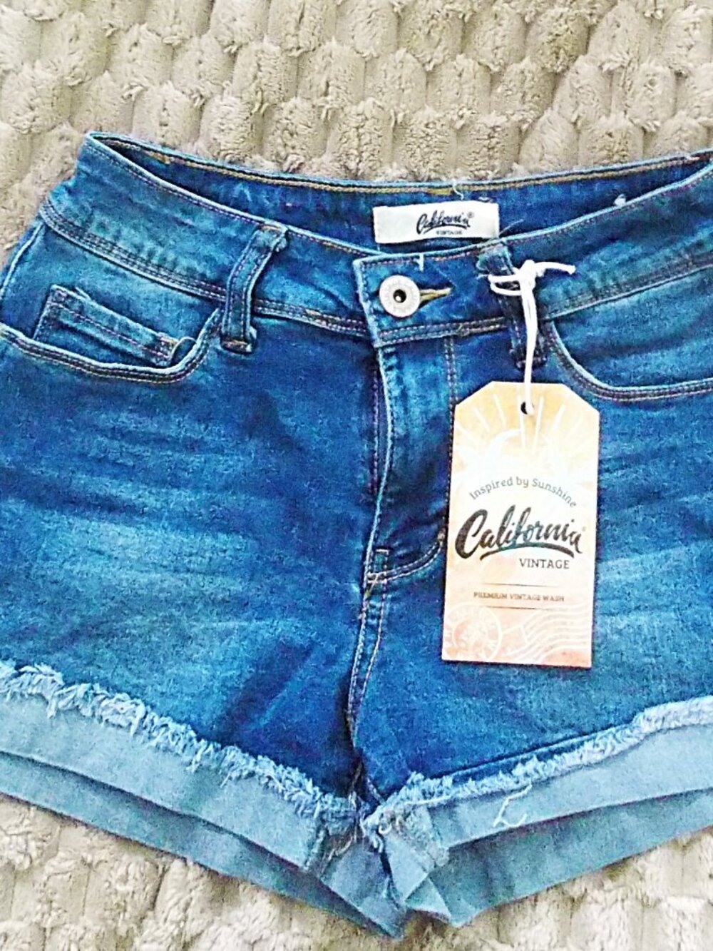 💕 3/$25 💕NWT California Vintage Cuffed Jean Shorts